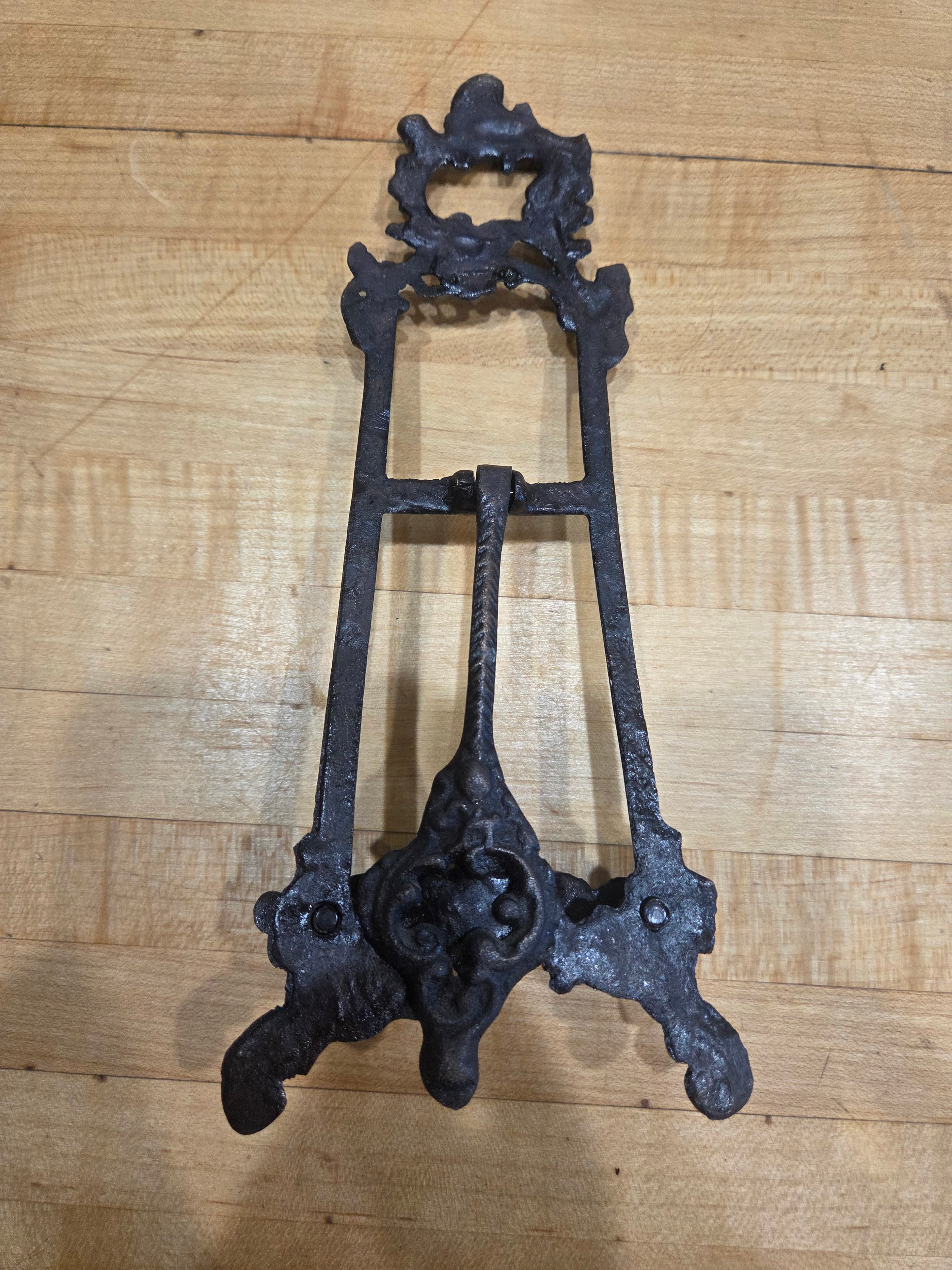 Vintage Rococo Style Ornate Cast Iron Tabletop Display Easel - Thumbnail 3