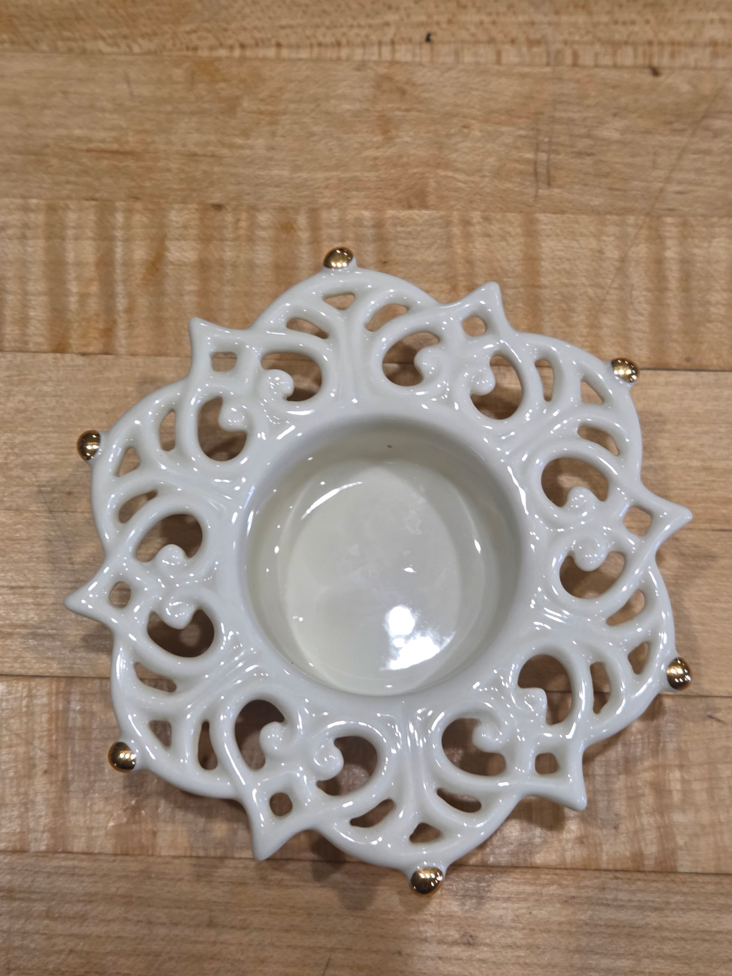 Lenox Ivory Porcelain Pierced Lattice Votive Candle Holder Vanity Set - Thumbnail 2
