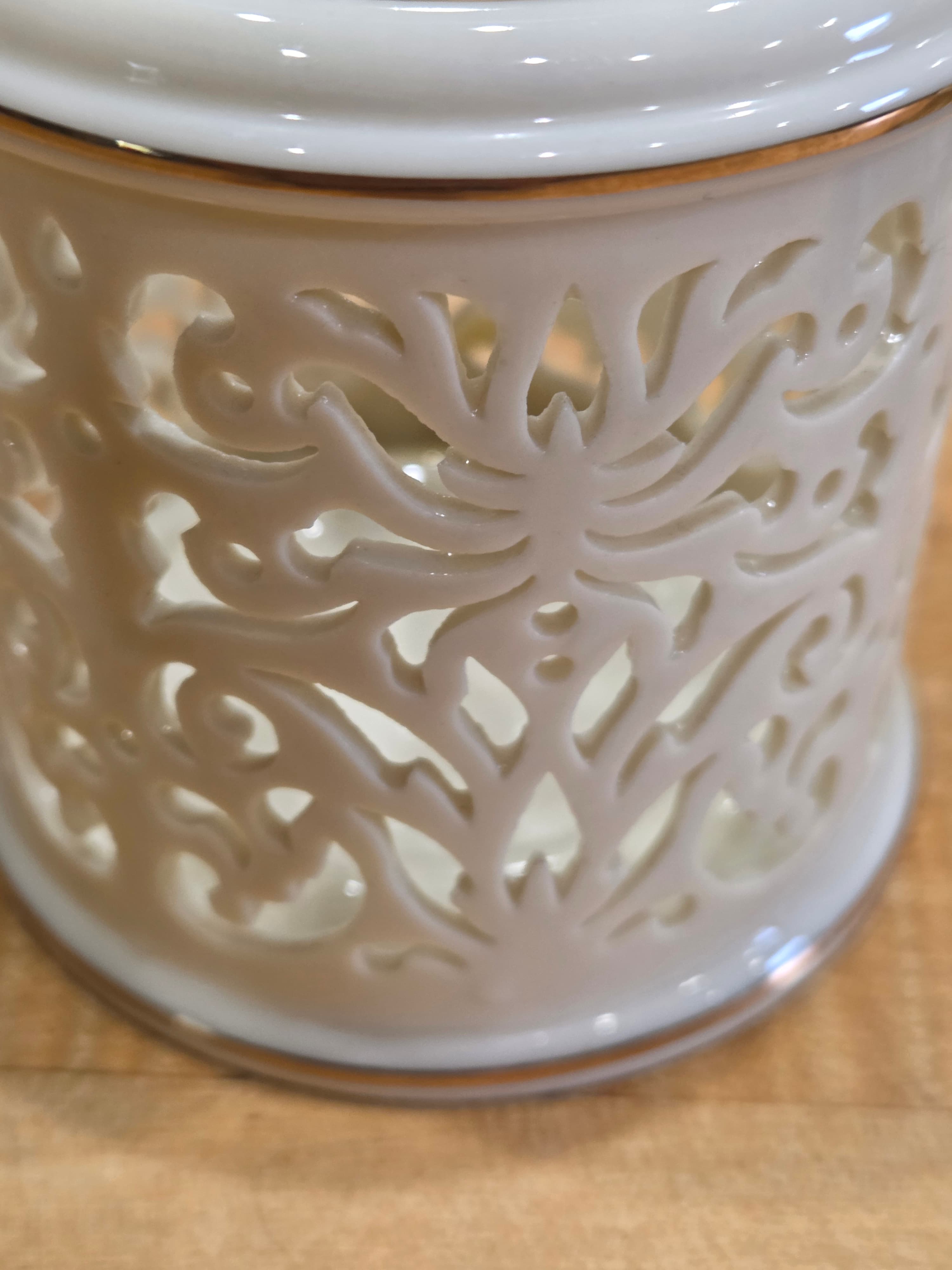 Lenox Ivory Porcelain Pierced Lattice Votive Candle Holder Vanity Set - Thumbnail 4