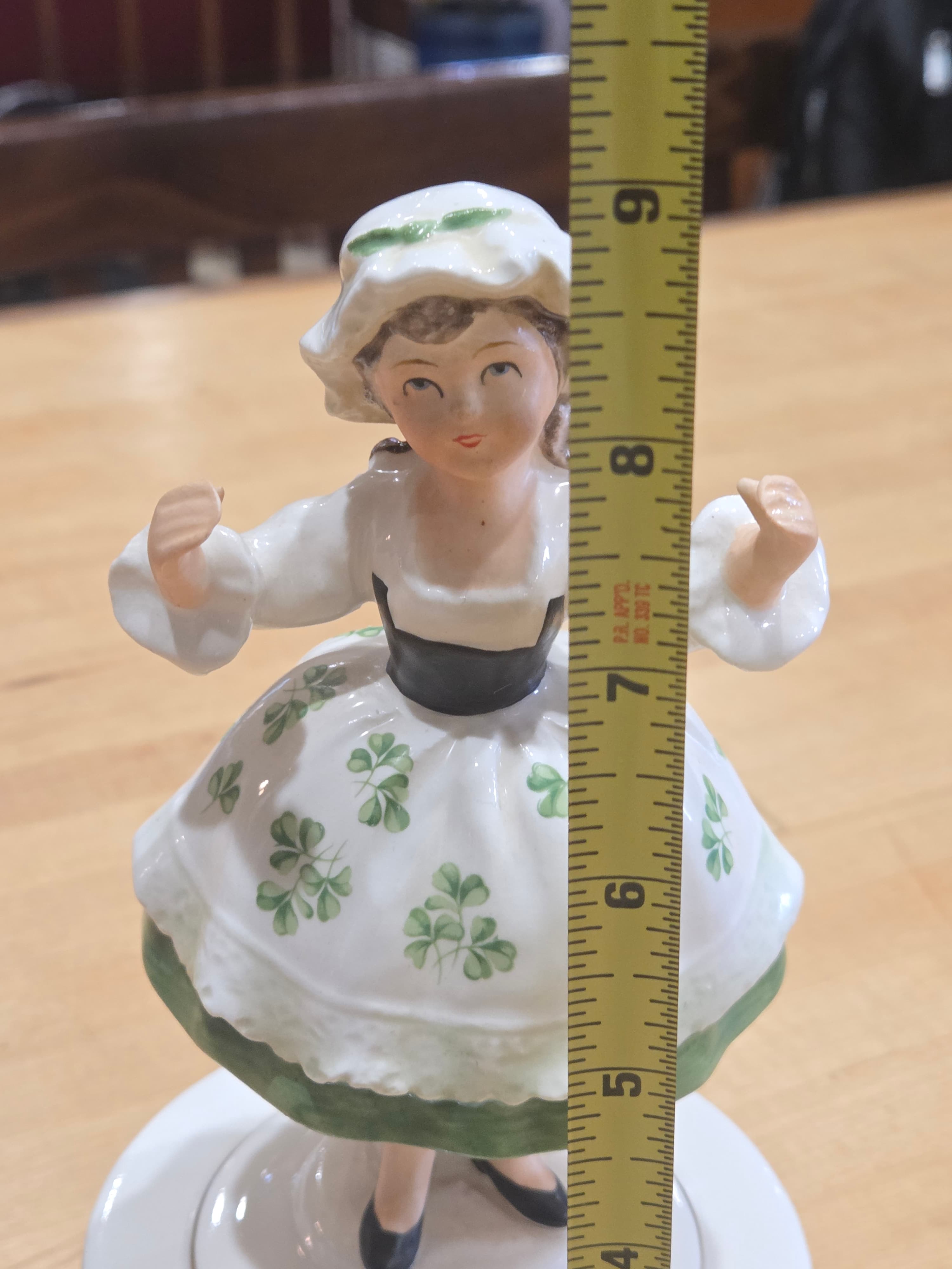 Vintage 1974 Schmid Bros Irish Girl Shamrock Porcelain Rotating Music Box Japan - Thumbnail 6