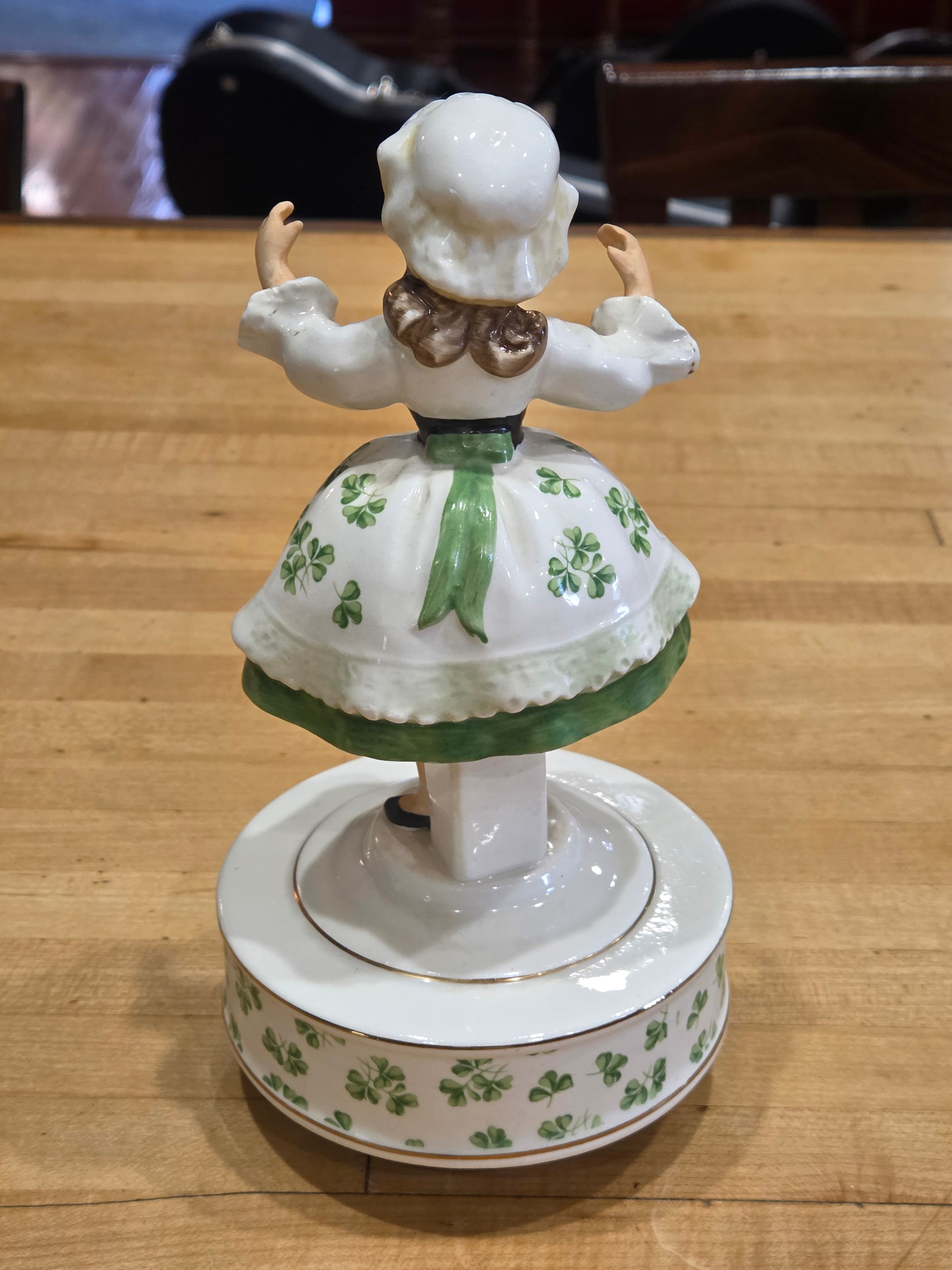 Vintage 1974 Schmid Bros Irish Girl Shamrock Porcelain Rotating Music Box Japan - Thumbnail 2