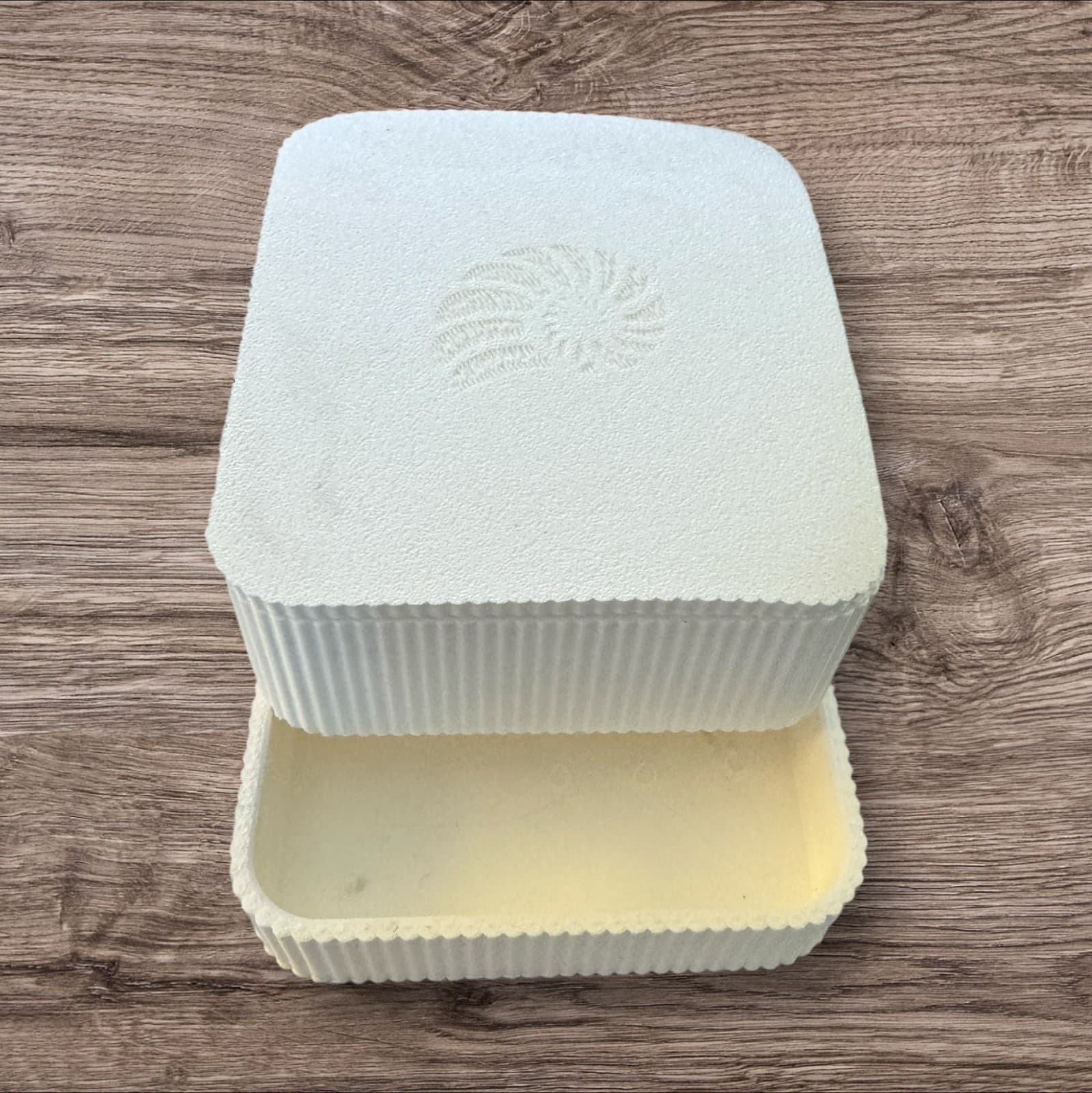 White 3D Printed Qtip Holder With Lid - Thumbnail 4