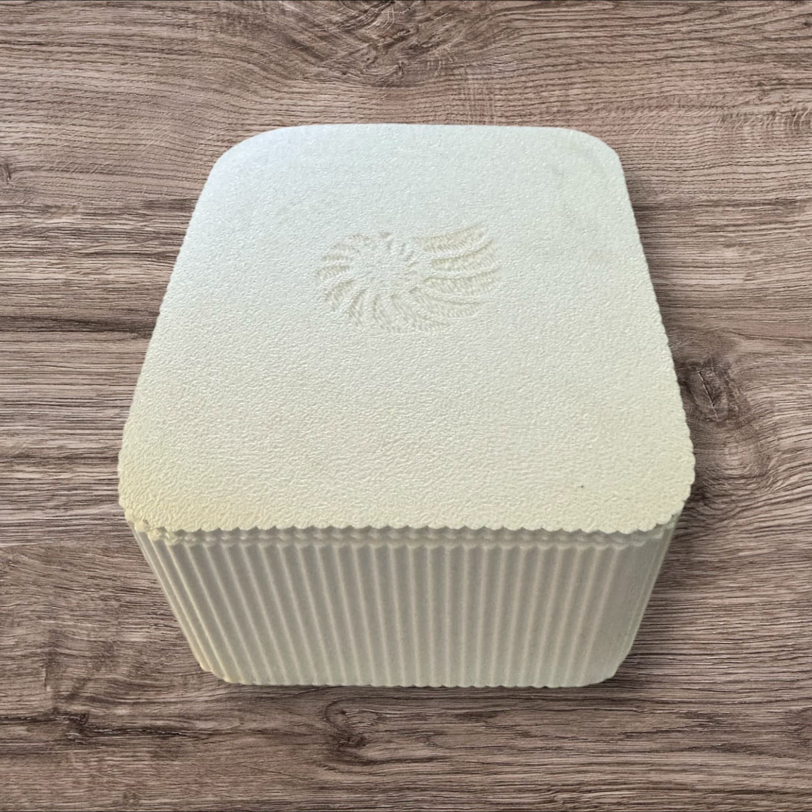 White 3D Printed Qtip Holder With Lid - Thumbnail 2