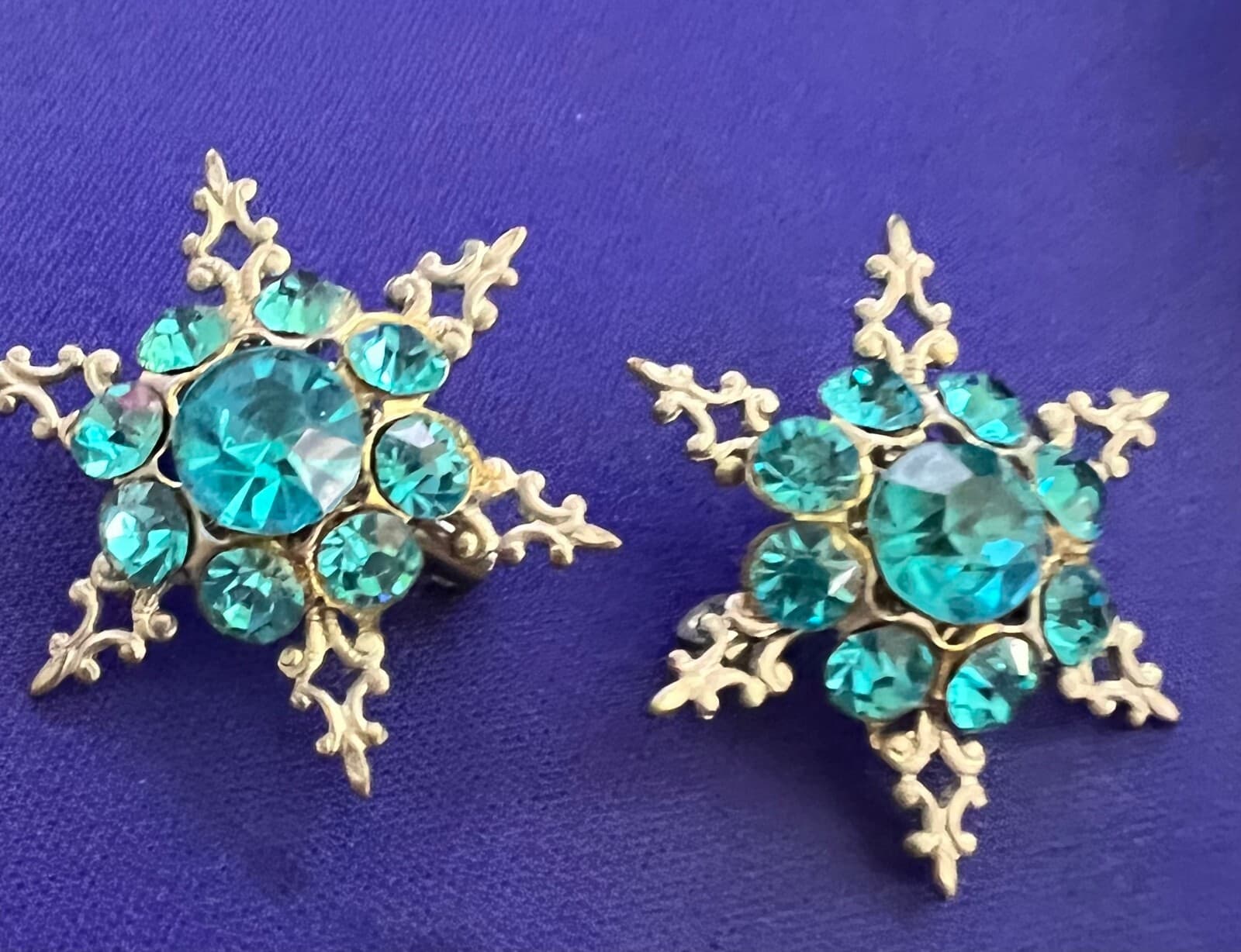 Vintage Silvertone Turquoise Pins Set of 2 - Thumbnail 2