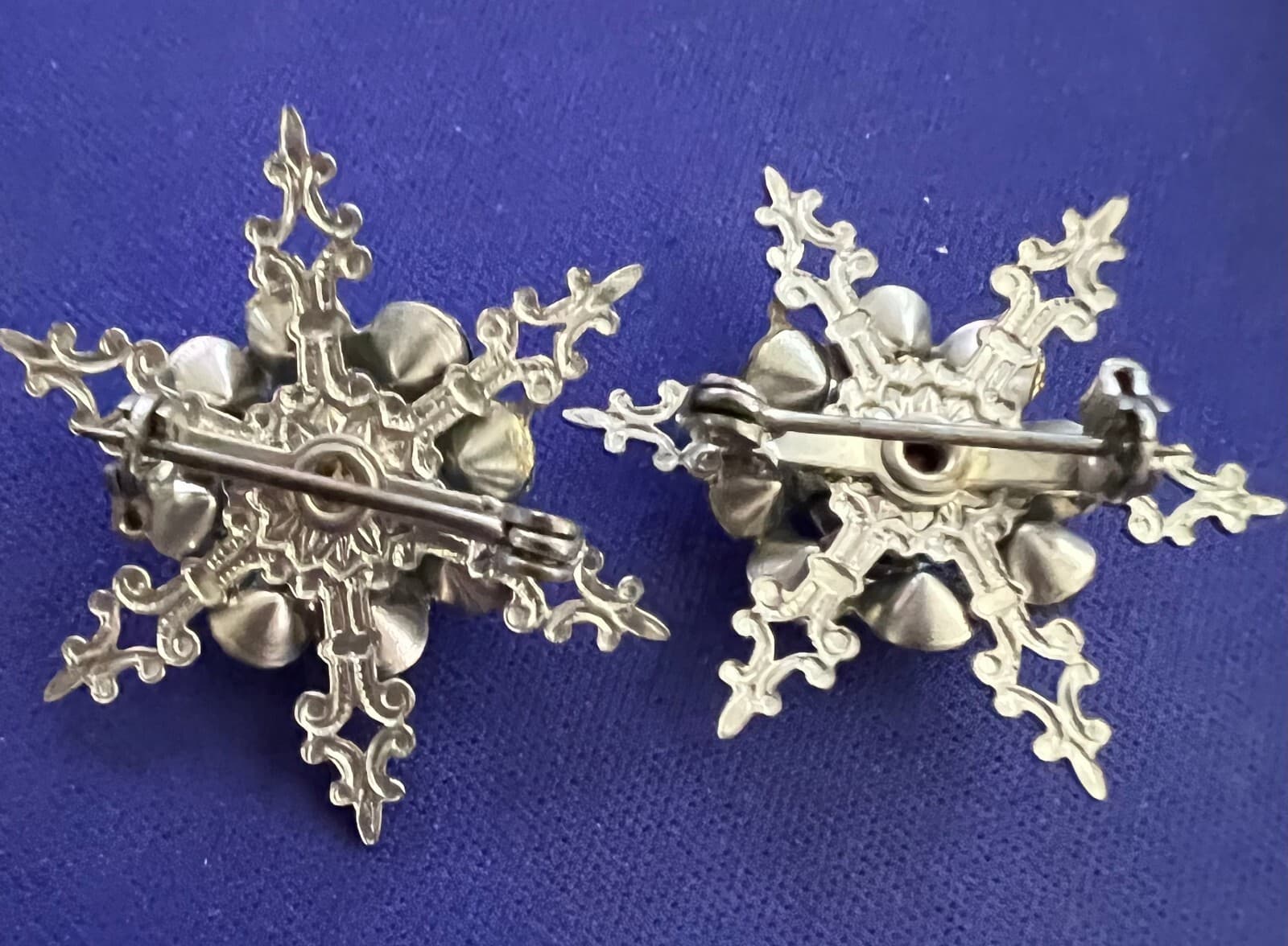 Vintage Silvertone Turquoise Pins Set of 2 - Thumbnail 3