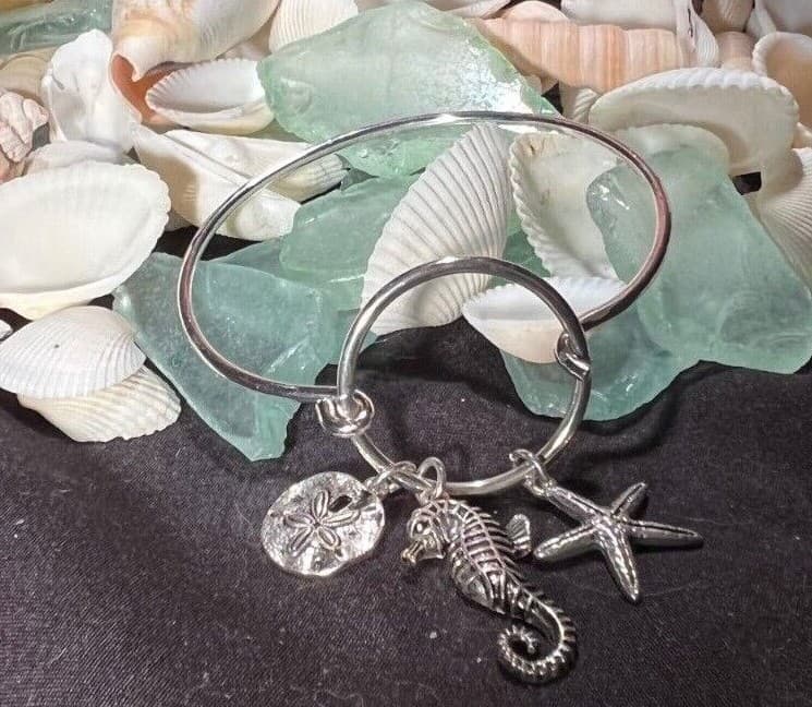 Fashion Jewelry Seahorse Bracelet-Silvertone Adorable - Thumbnail 2
