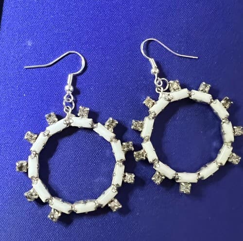 Vintage 50's Style Earrings White Stones w/ Rhinestone Circle Earrings 1.25" - Thumbnail 2