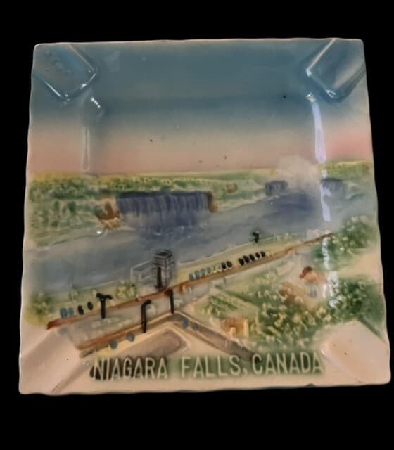 Vintage Niagara Falls Canada Souvenir Ashtray Raised Image - Thumbnail 2