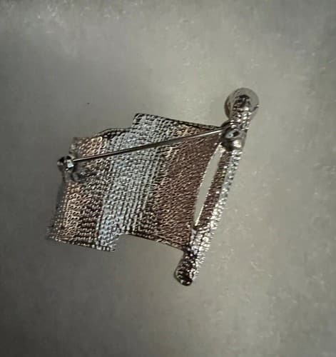 Fashion Jewelry US Flag Pin Rhinestone - Show your Pride! - Thumbnail 4