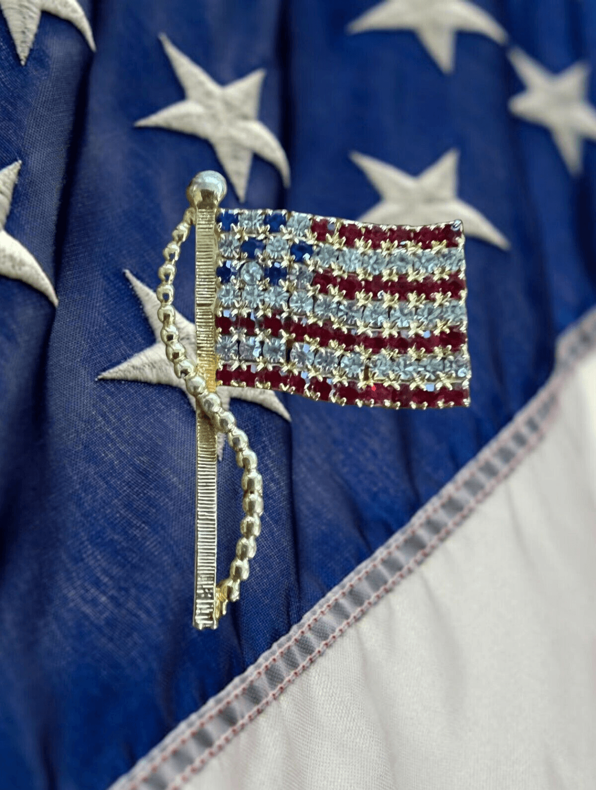 Fashion Jewelry US Flag Pin Rhinestone - Show your Pride! - Thumbnail 3