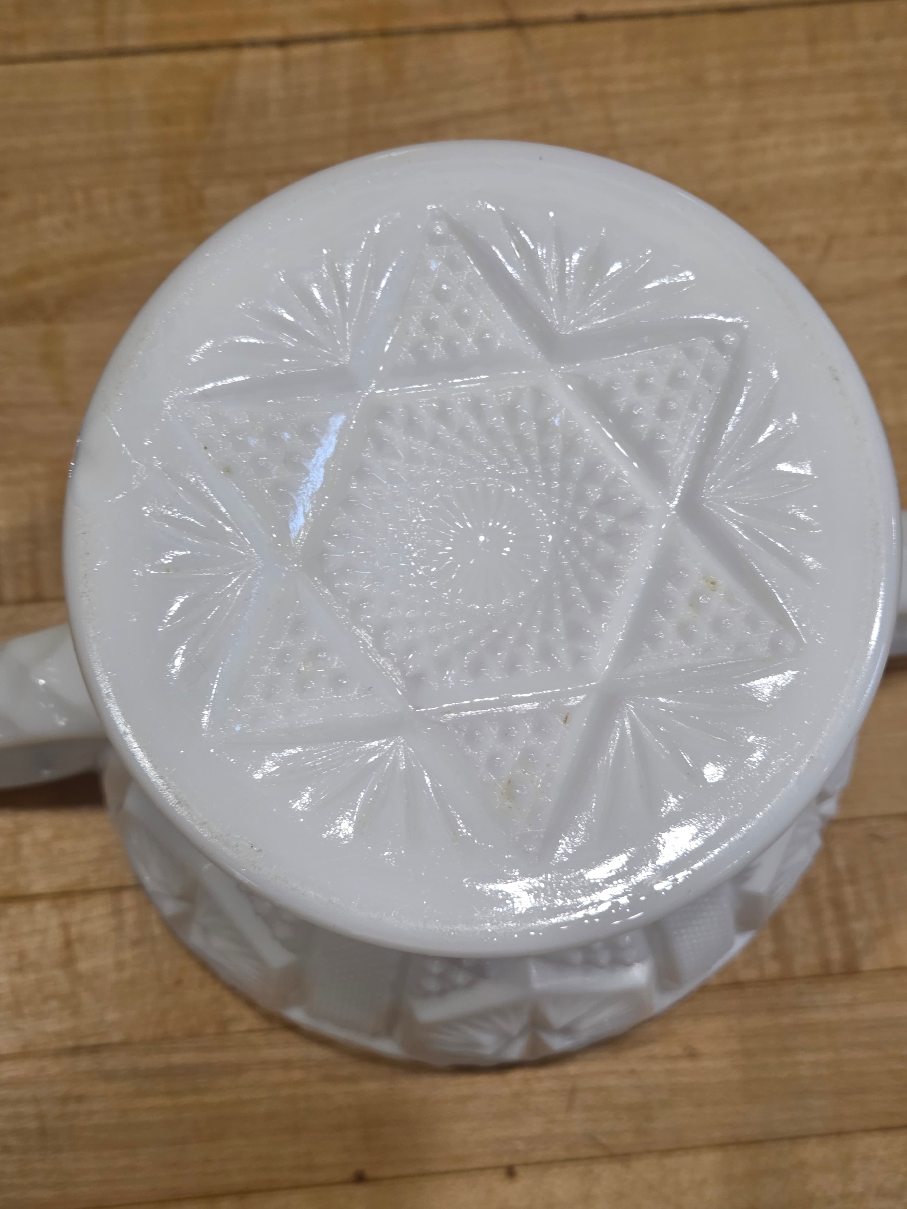Vintage LE Smith White Milk Glass Star of David Pedestal Open Sugar Bowl - Thumbnail 3