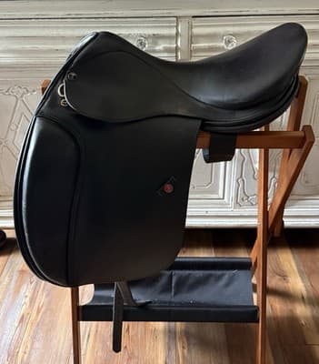 Used 18” Tad Coffin Smart Ride Dressage Saddle