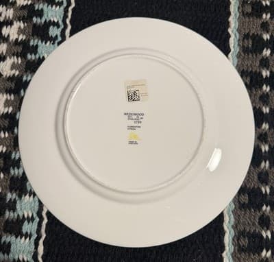 New Wedgwood Florentine Dinner Plate 10.7 in - Yellow - Thumbnail 2