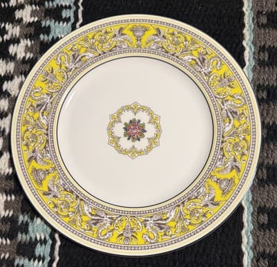 New Wedgwood Florentine Dinner Plate 10.7 in - Yellow
