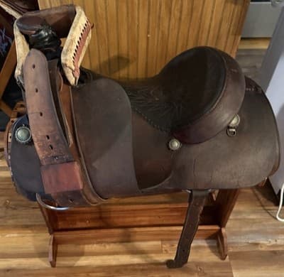 Used 15" Trophy Roping Saddle - Stamped “Roy Deen Team Roping Heeler” - Thumbnail 6