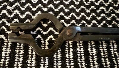 New Caliber V-Bit Bolt Blacksmith Tongs - 450mm (18") - Thumbnail 4