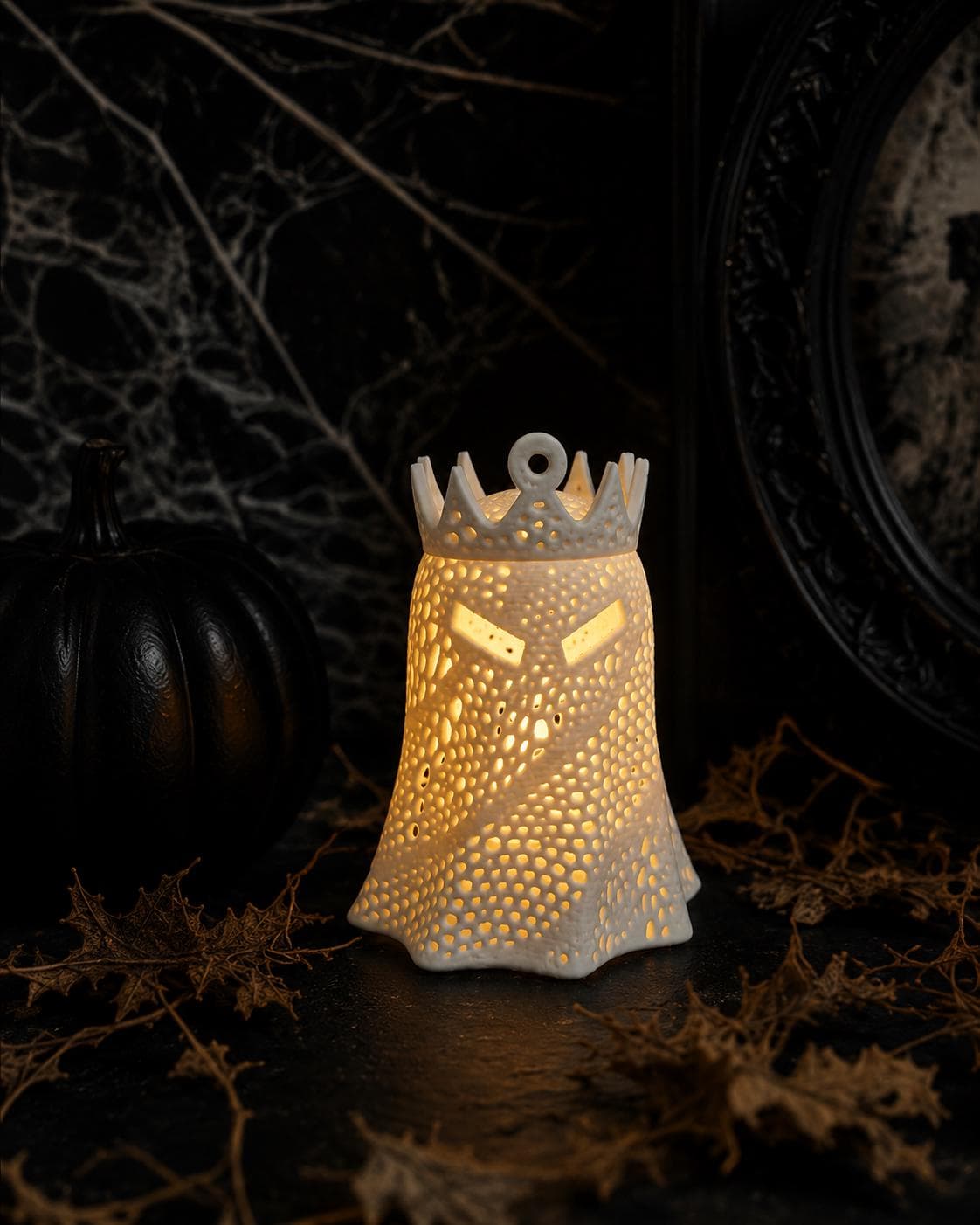 Ghost King Lantern – 3D Printed Crowned Ghost Tea Light Holder, Spooky Halloween Shelf Decor, Gothic Ghost Lamp, Cute Creepy Desk Decor - Thumbnail 3
