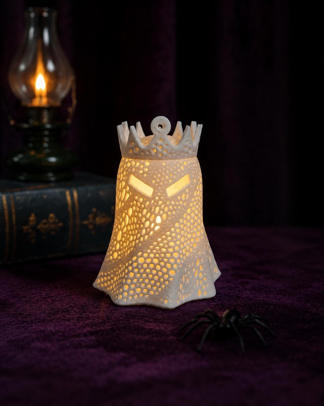 Ghost King Lantern – 3D Printed Crowned Ghost Tea Light Holder, Spooky Halloween Shelf Decor, Gothic Ghost Lamp, Cute Creepy Desk Decor - Thumbnail 7