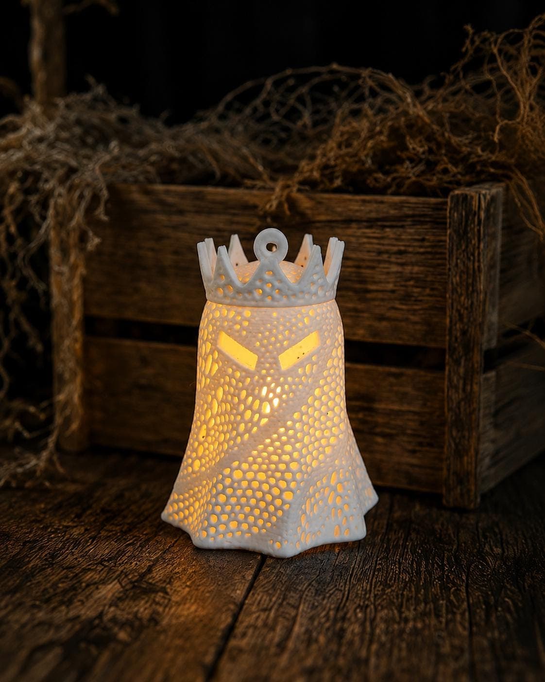 Ghost King Lantern – 3D Printed Crowned Ghost Tea Light Holder, Spooky Halloween Shelf Decor, Gothic Ghost Lamp, Cute Creepy Desk Decor - Thumbnail 8