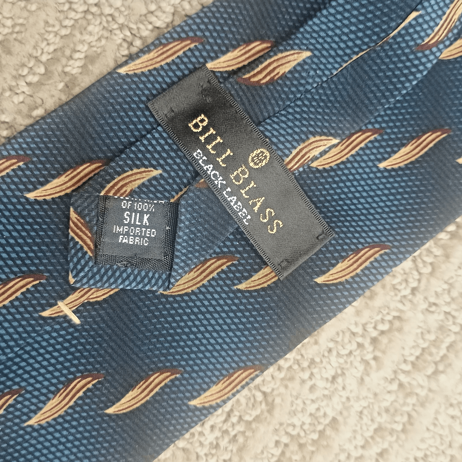 Bill Blass Black Label Blue Silk Leaf Pattern Necktie 56 " X 3.75" Executive - Thumbnail 2