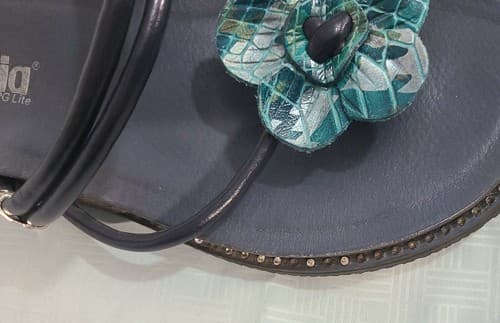 alegria cha cha blue multi snake thong sandals Womens 6.5 - Thumbnail 3