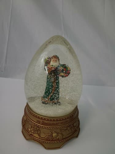2004 Hallmark- Santa Christmas Water Globe-Plays ‘Jolly Old St. Nicholas’