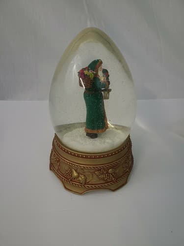 2004 Hallmark- Santa Christmas Water Globe-Plays ‘Jolly Old St. Nicholas’ - Thumbnail 5