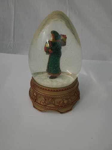 2004 Hallmark- Santa Christmas Water Globe-Plays ‘Jolly Old St. Nicholas’ - Thumbnail 6