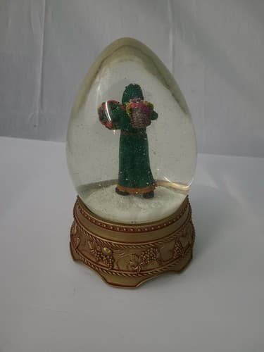 2004 Hallmark- Santa Christmas Water Globe-Plays ‘Jolly Old St. Nicholas’ - Thumbnail 4