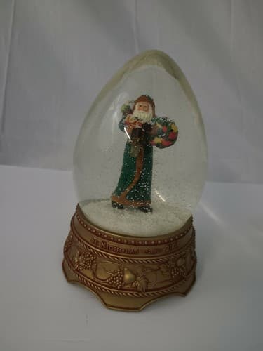2004 Hallmark- Santa Christmas Water Globe-Plays ‘Jolly Old St. Nicholas’ - Thumbnail 2