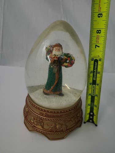 2004 Hallmark- Santa Christmas Water Globe-Plays ‘Jolly Old St. Nicholas’ - Thumbnail 3
