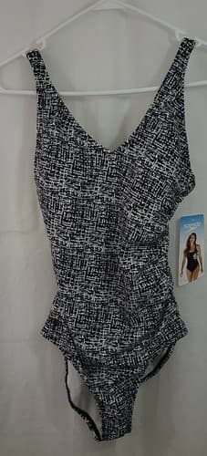 SPEEDO Swimsuit Size 8 Modest full cover One Piece Tank Maillot Racer Back NWT