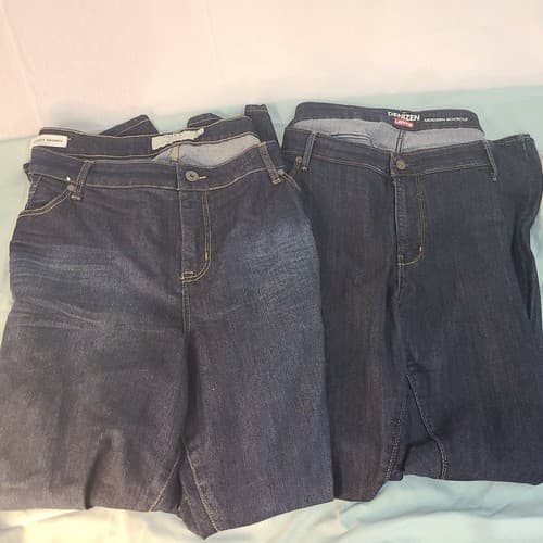 2 Pair Womens Plus Size 26 Jeans Excellent Condition Levis Denizen Torrid