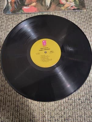 The O'Jays Family Reunion Gatefold Record LP Vinyl 1975 PZ 33807 - Thumbnail 2