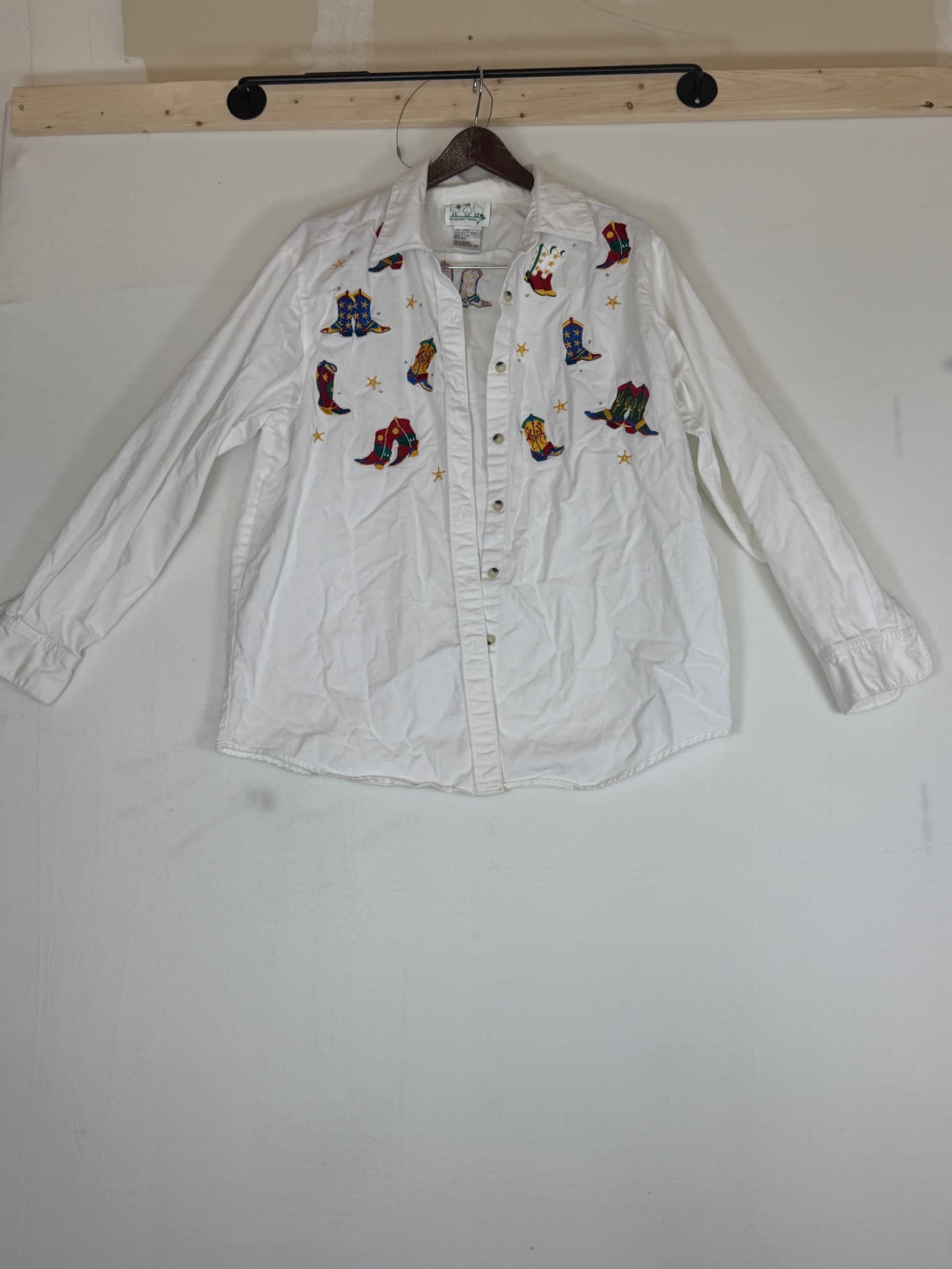The Quaker Factory Women's L White Cotton Embroidered Cowboy Boot Shirt