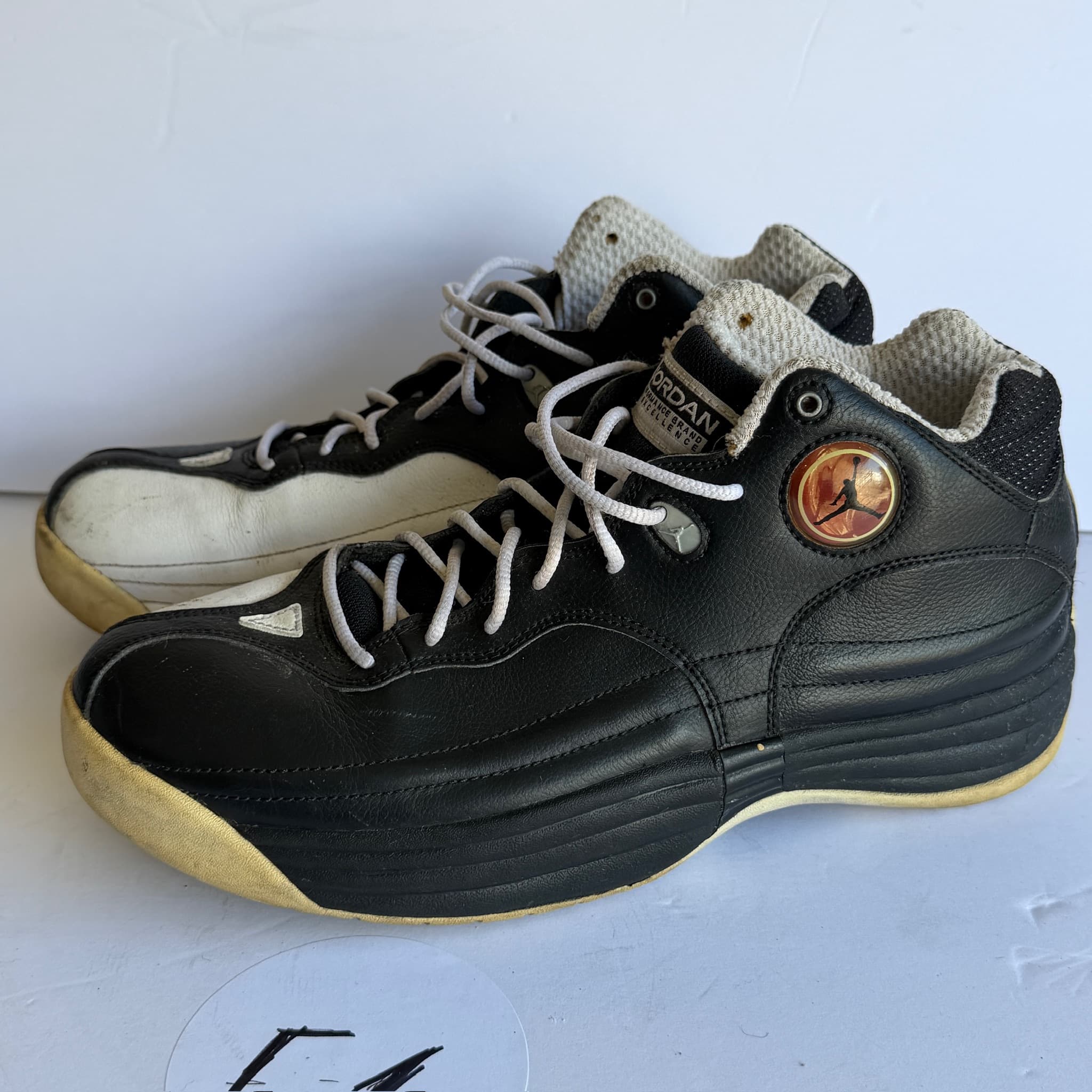 Jordan Basketball Team Shoes Men's Size 9.5 Black/White Used - Good