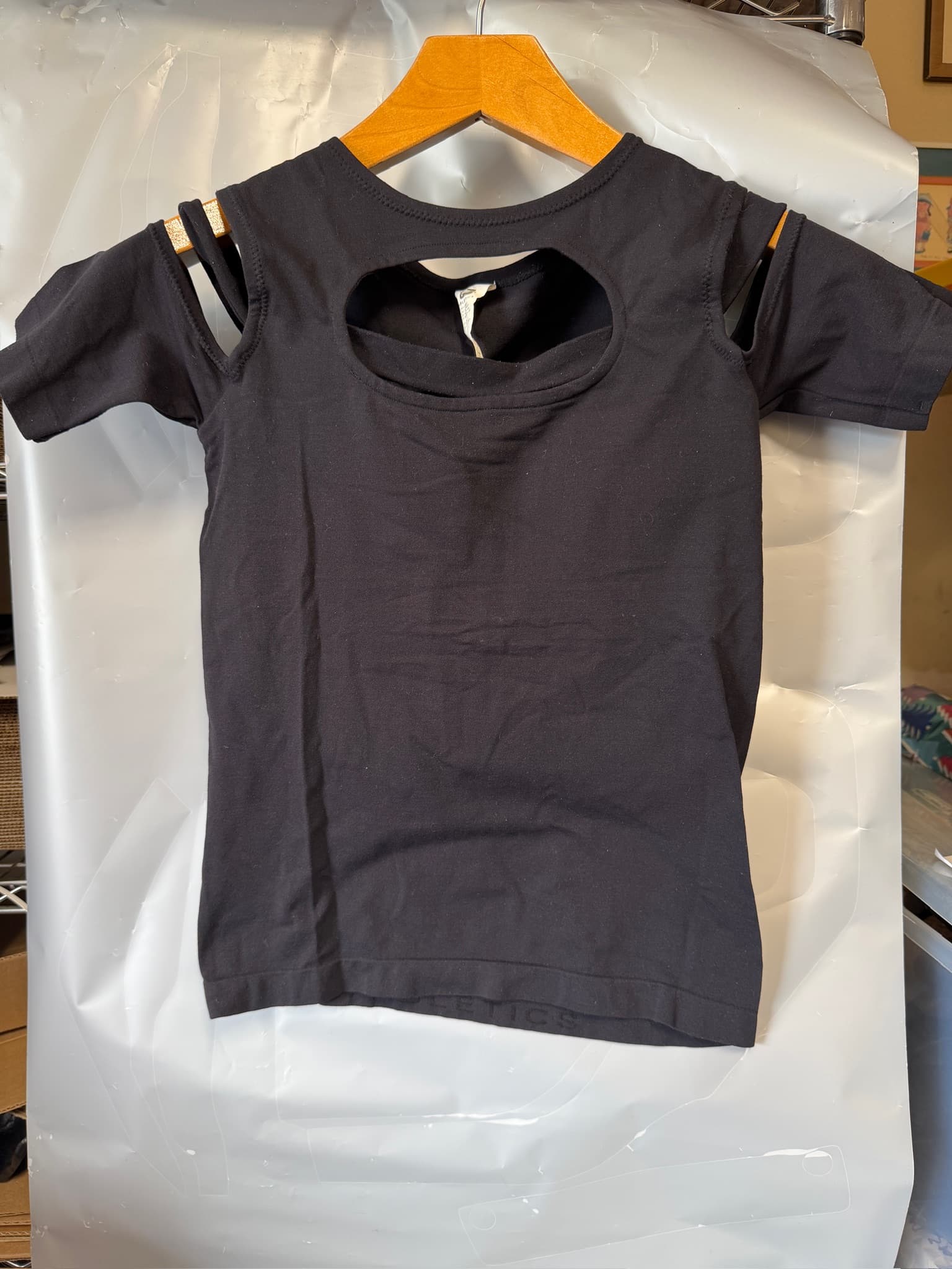 Fabletics Black Cut-out Cold Shoulder Top Women's XS New With Tags