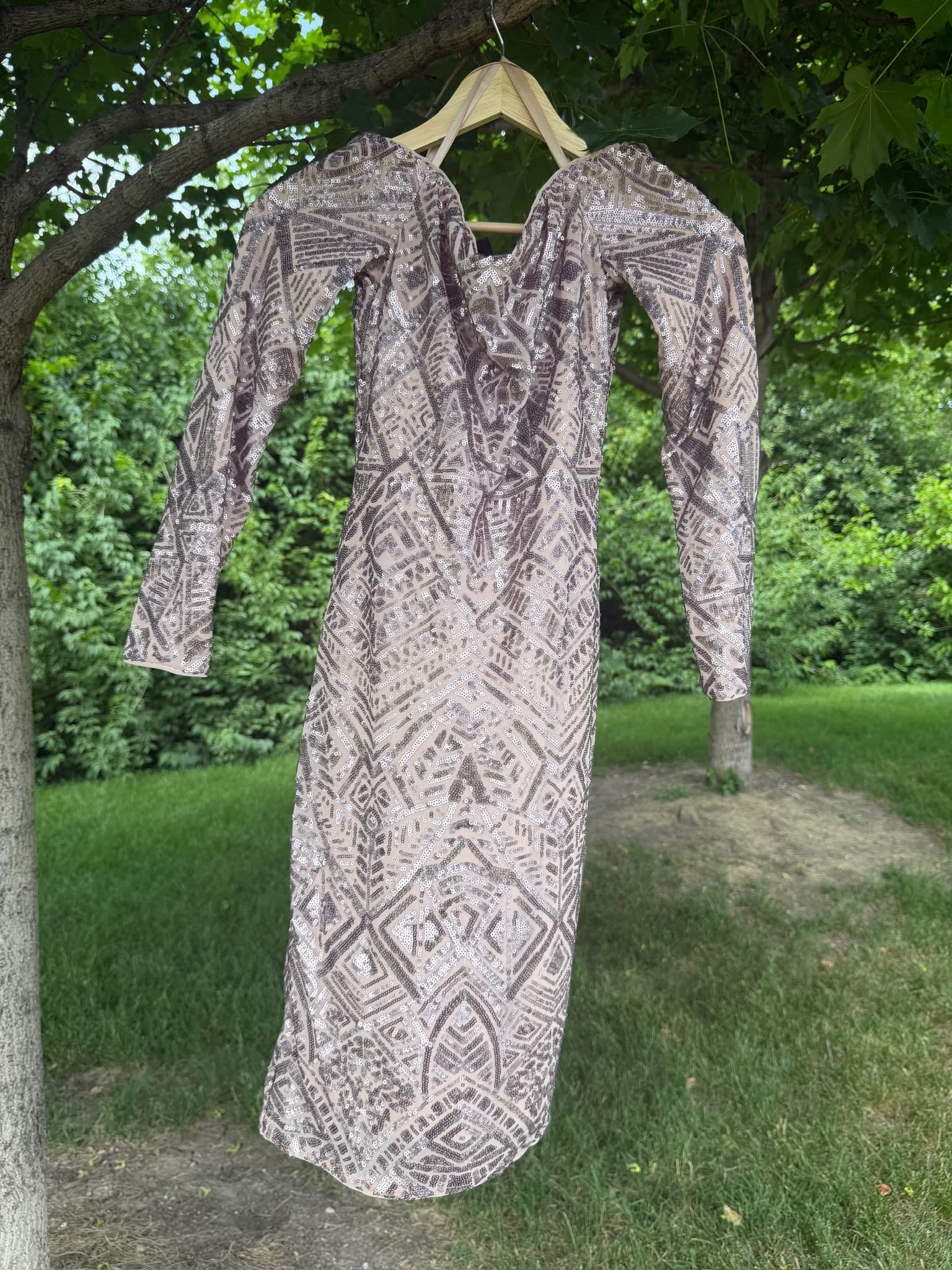 BCBGMAXAZRIA Sequin Embellished Long Sleeve Off-Shoulder Dress Size S/M