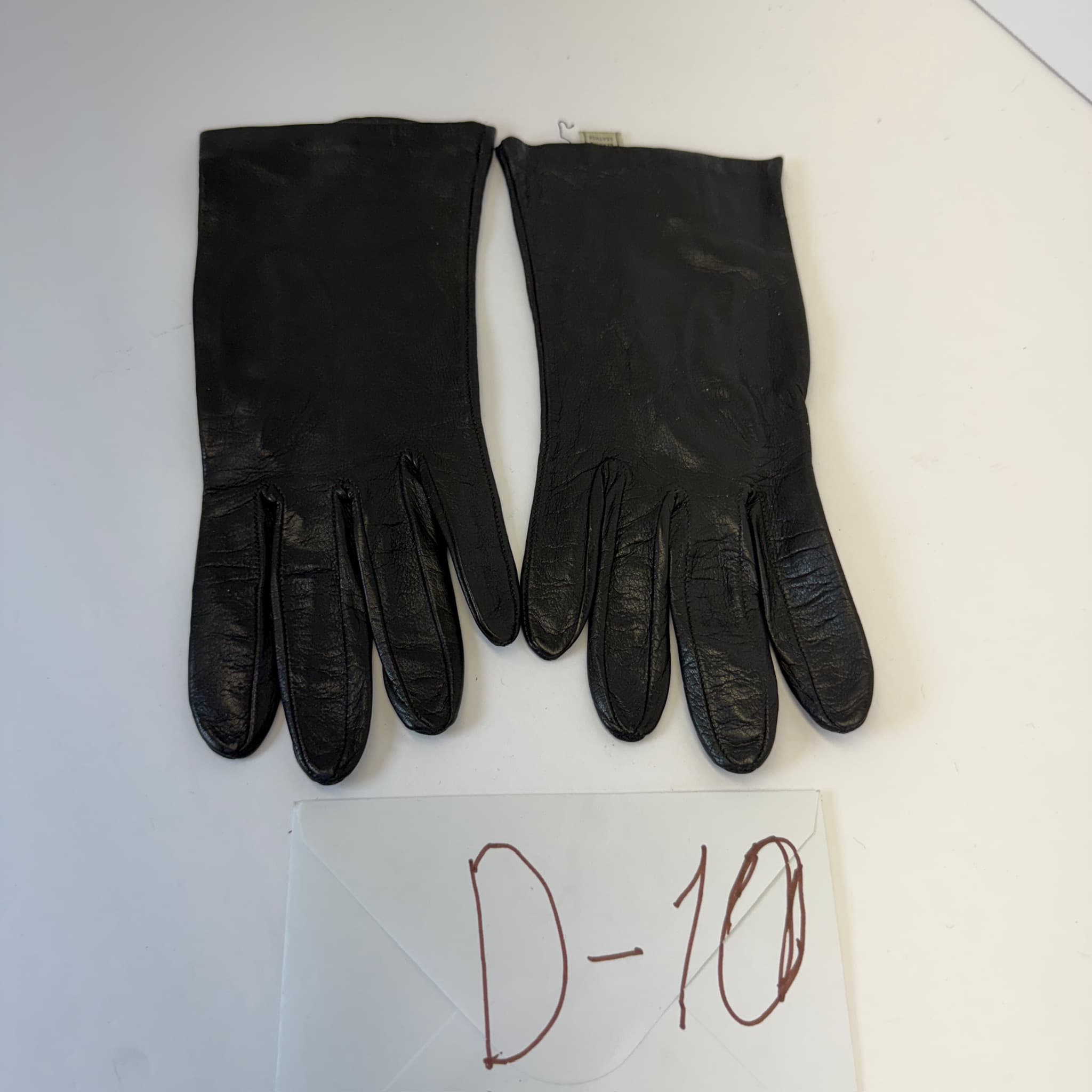 Saks Fifth Avenue Black Leather Gloves 6 1/2 Silk Lined Made in Italy