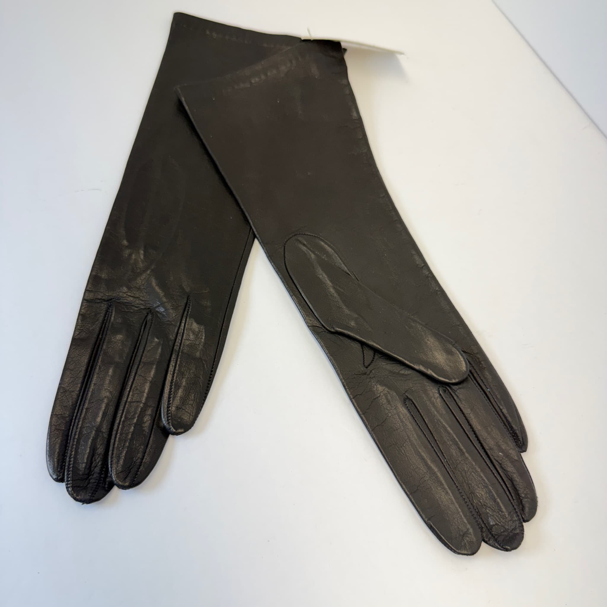 Neiman Marcus Leather Gloves 6 1/2 Black 100% Silk Lining Made in Italy