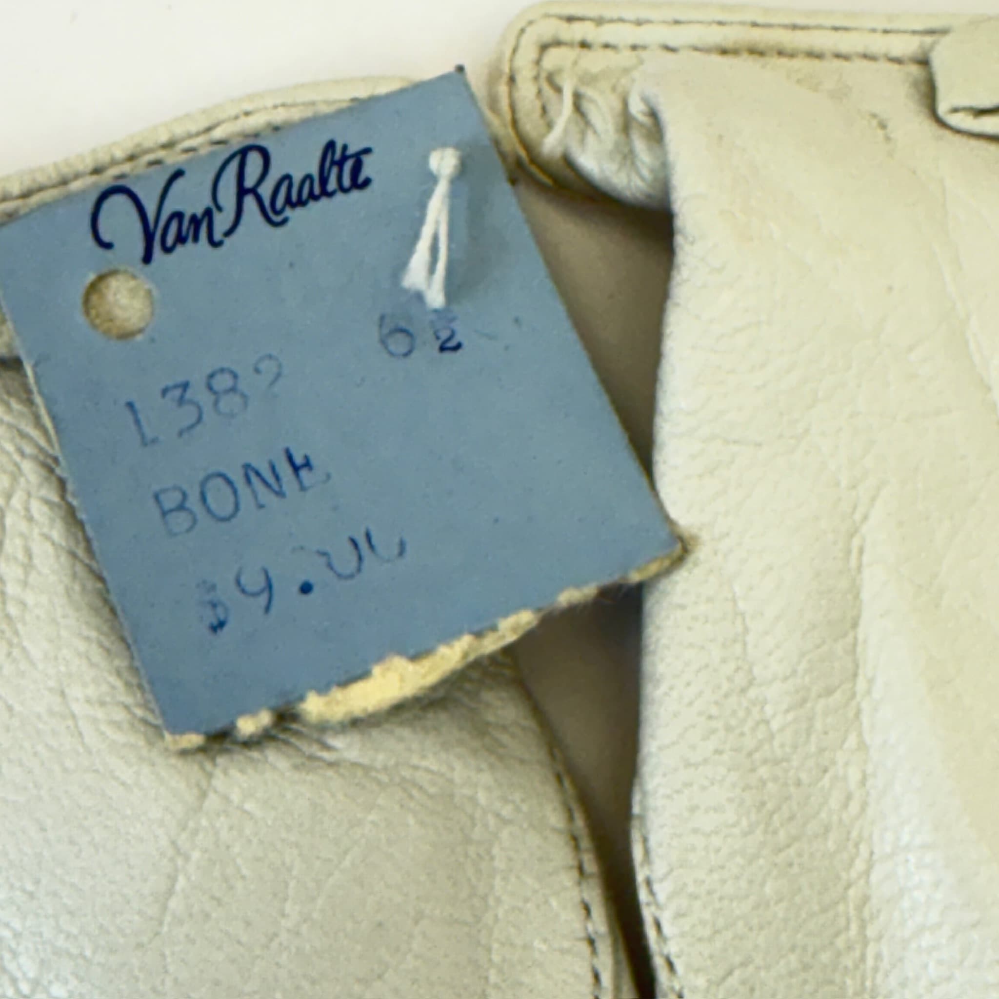 Van Raalte Real Kid Gloves 6 1/2 Silk Lined Table Cut Bone NEW w/ Defects - Thumbnail 4