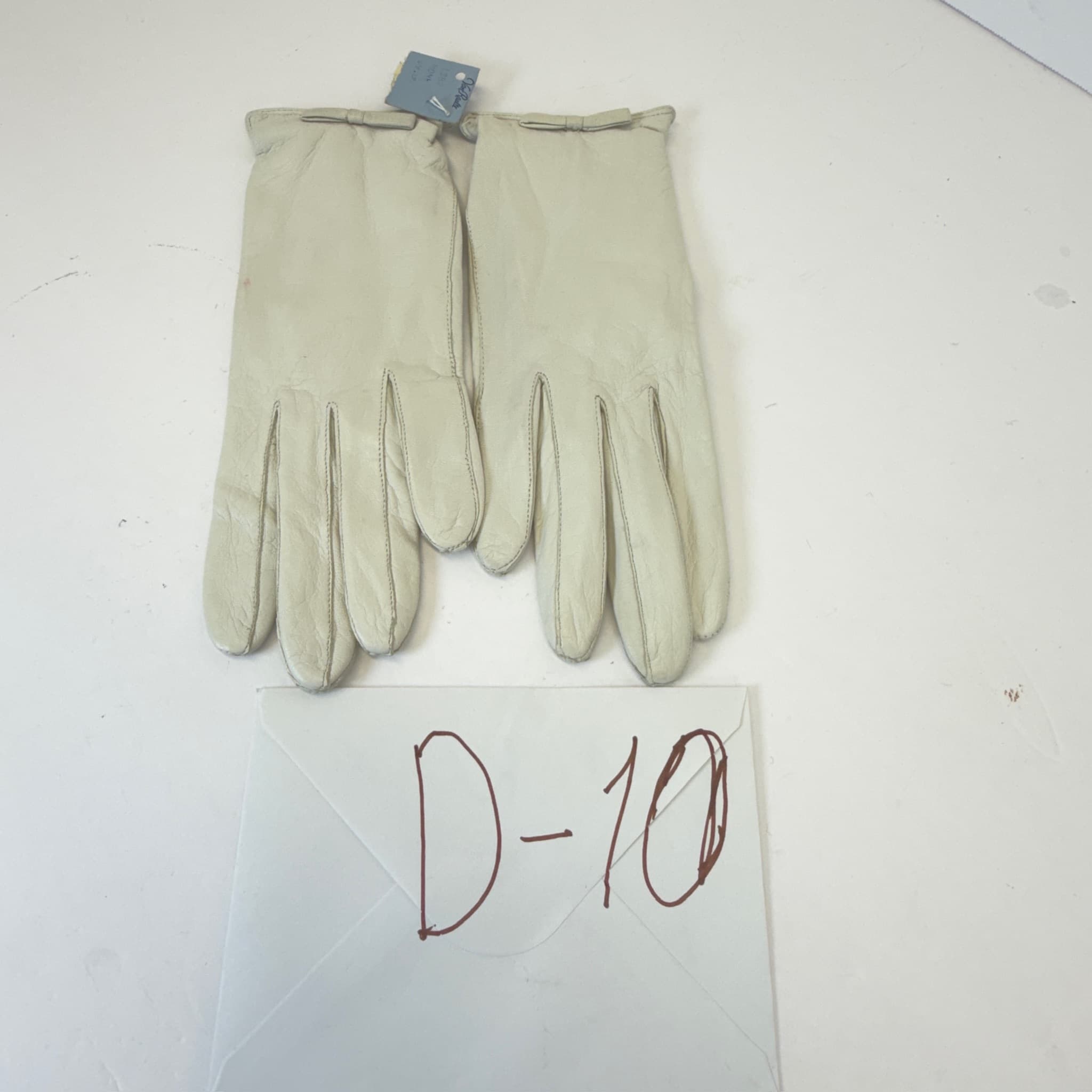 Van Raalte Real Kid Gloves 6 1/2 Silk Lined Table Cut Bone NEW w/ Defects