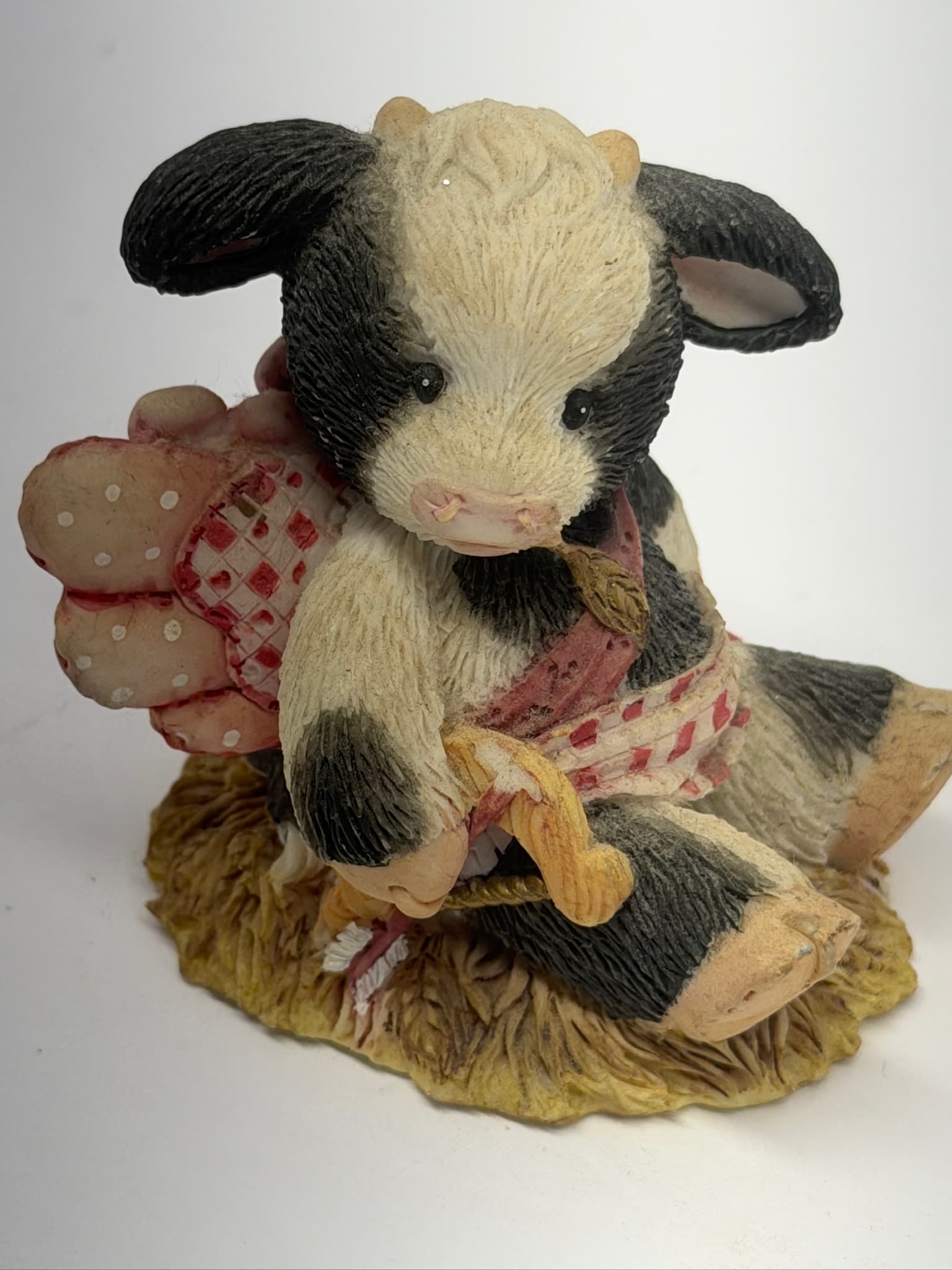 Mary's Moo Moos Cow Figurine "Hay! I Love You." 1995 Enesco Designed by Mary Rhy