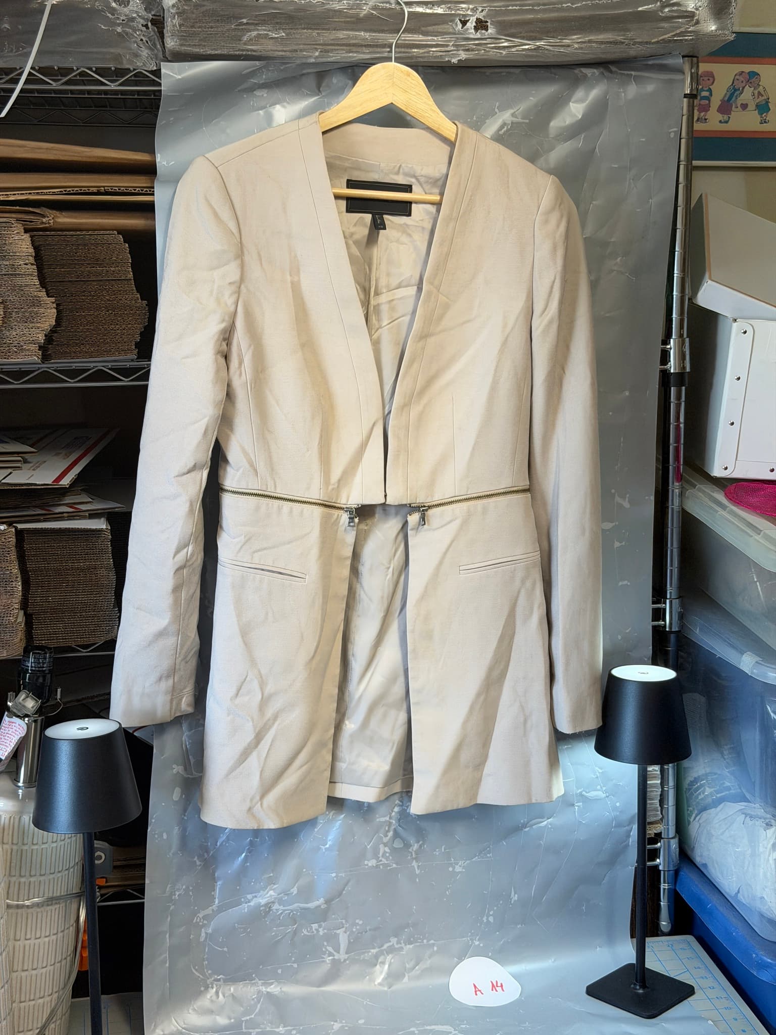 BCBGMAXAZRIA Women's Beige Blazer Jacket XS Zipper Detail Long Sleeve