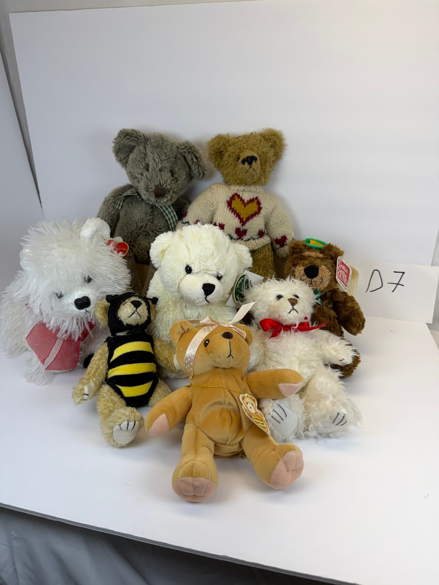 Lot of 8 Gund Teddy Bears Plush Stuffed Animals Assorted - Pre-owned Excellent