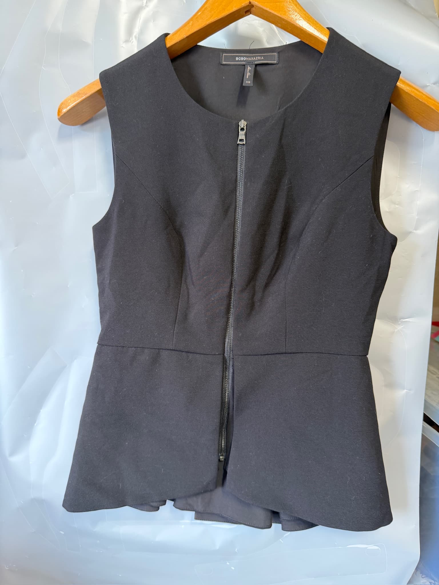 BCBGMAXAZRIA Black Peplum Zip Front Sleeveless Top Women's XS