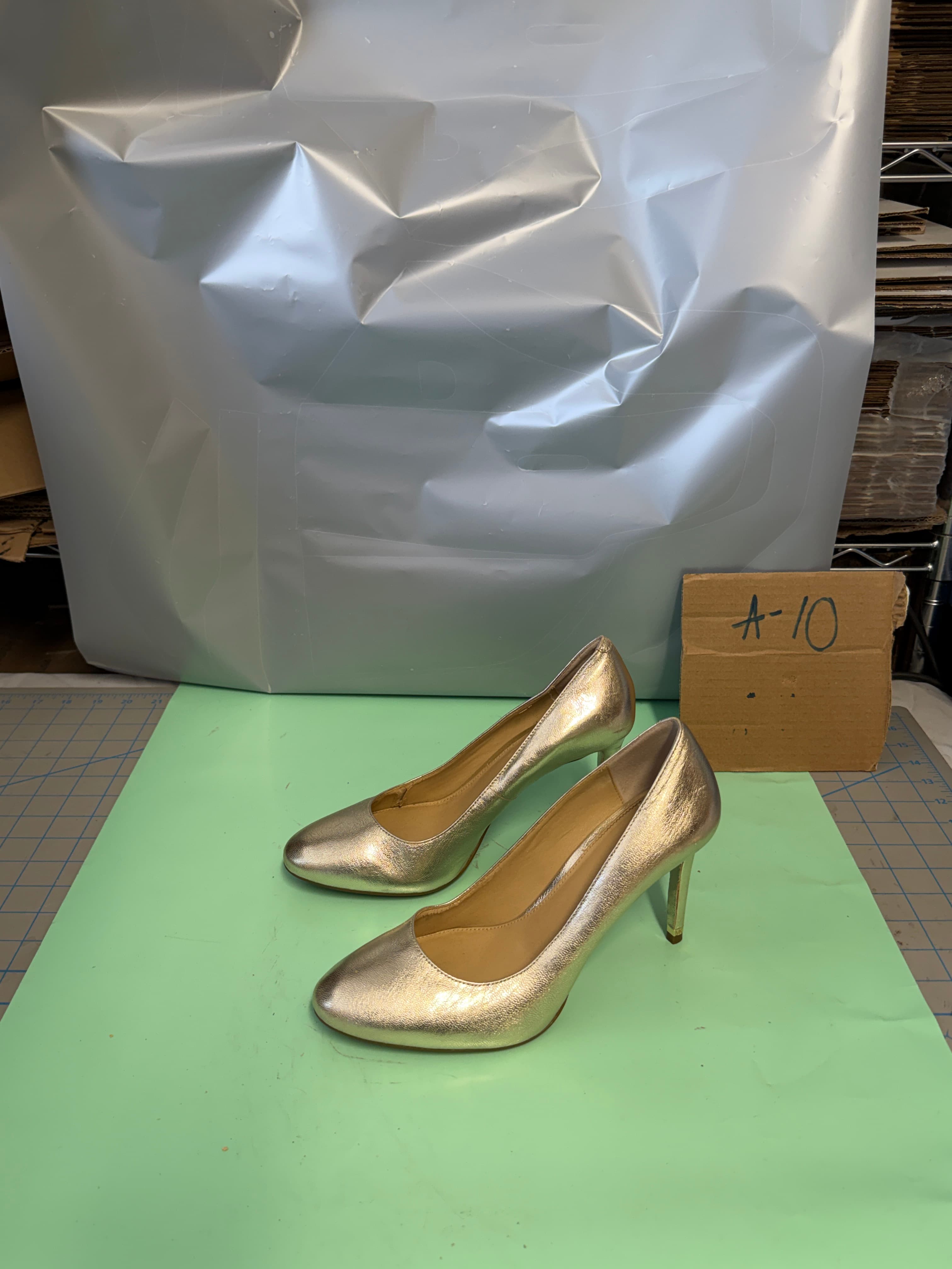 Michael Kors Women's Gold Metallic Pointed Toe Stiletto Heels Size 8.5