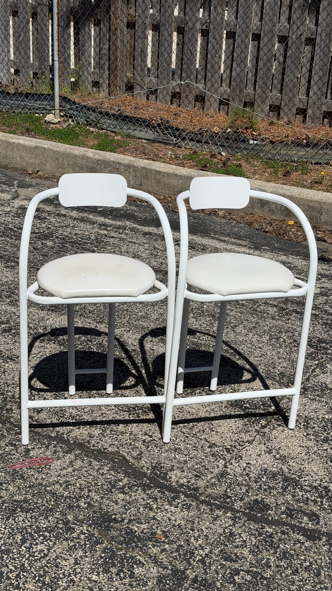 Set of 2 White Metal Bar Stools Upholstered Seat Curved Backrest