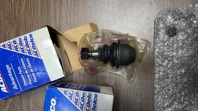 ACDelco Advantage 46D2233A (88876353) – Ball Joint – New Old Stock – Set of 2