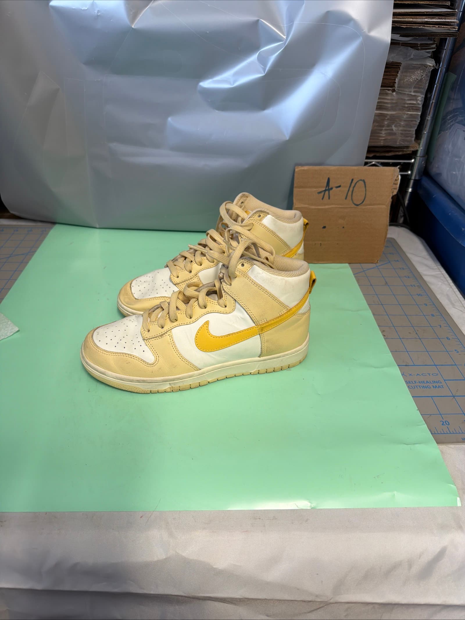Nike Dunk High Top Sneakers Women's Size 7.5 (EUR 38.5) Yellow White